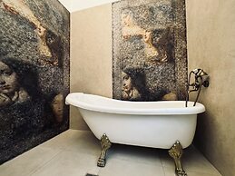 Conacul Coroanei Luxury Boutique