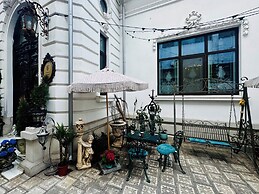 Conacul Coroanei Luxury Boutique