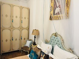Conacul Coroanei Luxury Boutique