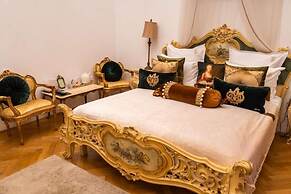 Conacul Coroanei Luxury Boutique