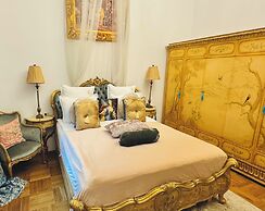 Conacul Coroanei Luxury Boutique
