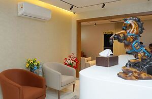 Golden Season Hotel