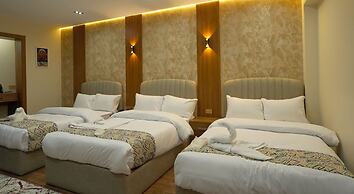 Golden Season Hotel
