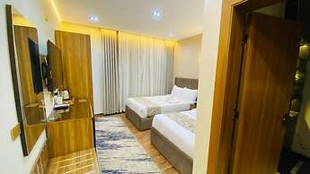 Golden Season Hotel