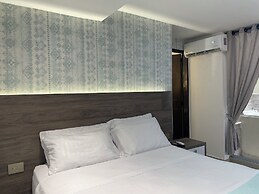 Luxury Liv Limonar