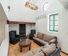 Charming Farmhouse With Private Pool