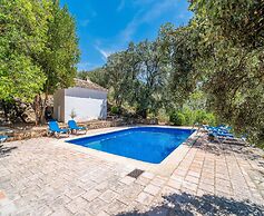 Charming Farmhouse With Private Pool