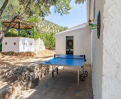 Charming Farmhouse With Private Pool