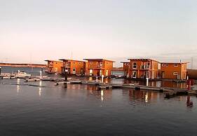 Hausboot in Kroeslin am Bodden