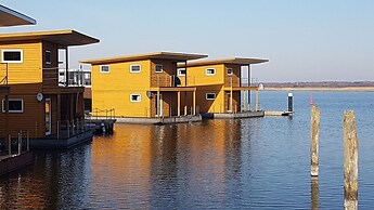 Hausboot in Kroeslin am Bodden