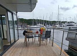 Hausboot in Laboe an der Kieler Foerde