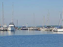 Hausboot in Laboe an der Kieler Foerde