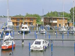 Hausboot in Barth am Barther Bodden