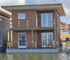 Hausboot in Barth am Barther Bodden