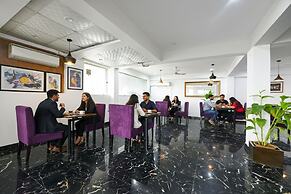 Fabhotel City Suits