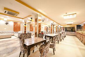Fabhotel Royal Mountain