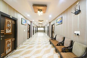 Fabhotel Royal Mountain