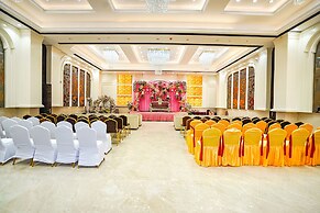 Fabhotel Mahalaxmii Grand