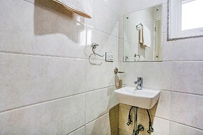 Fabhotel Taugan Inn