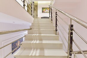 Fabhotel Villa Inn