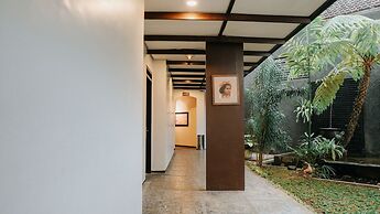 Tuwuh Hotel at Kayutangan