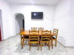 Diani Campsite & Cottages