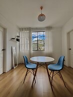 TRAVELER'S HOUSE