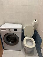 Studio - Sleeps 2 -smoking on Balcony - Pets -wifi