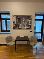 Studio - Sleeps 2 -smoking on Balcony - Pets -wifi