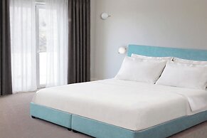 Moon Resort & Spa