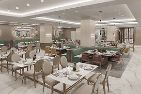Moon Resort & Spa