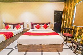 Shiv Rudraksh Resort - Near Assi Ghat