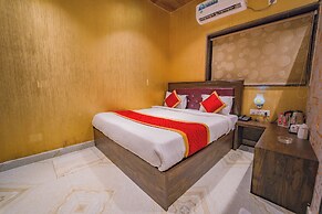 Shiv Rudraksh Resort - Near Assi Ghat
