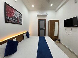 Shree Radha Vallabh Palace- 800 m from prem mandir