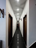 Shree Radha Vallabh Palace- 800 m from prem mandir