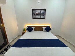 Shree Radha Vallabh Palace- 800 m from prem mandir