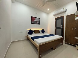 Shree Radha Vallabh Palace- 800 m from prem mandir