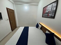 Shree Radha Vallabh Palace- 800 m from prem mandir