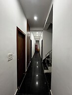 Shree Radha Vallabh Palace- 800 m from prem mandir