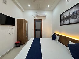 Shree Radha Vallabh Palace- 800 m from prem mandir