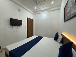Shree Radha Vallabh Palace- 800 m from prem mandir