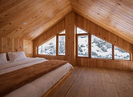 Crystal Mountain Jibhi