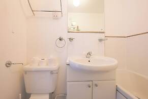 2 Bed Apartment Overlooking Water
