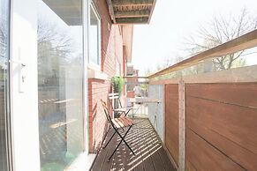 2 Bed Apartment Overlooking Water