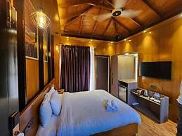 TUPTUP - Resto & Resort