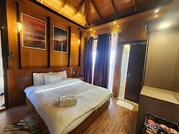 TUPTUP - Resto & Resort