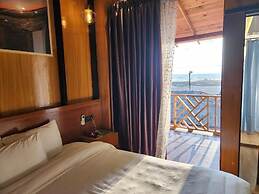 TUPTUP - Resto & Resort