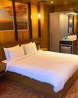 TUPTUP - Resto & Resort