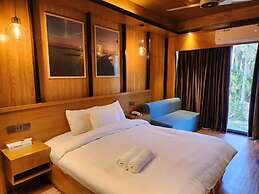 TUPTUP - Resto & Resort