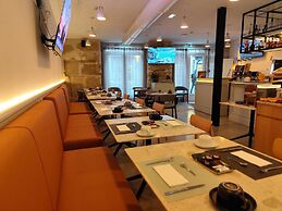 Bacalhoeiros 125 Hotel